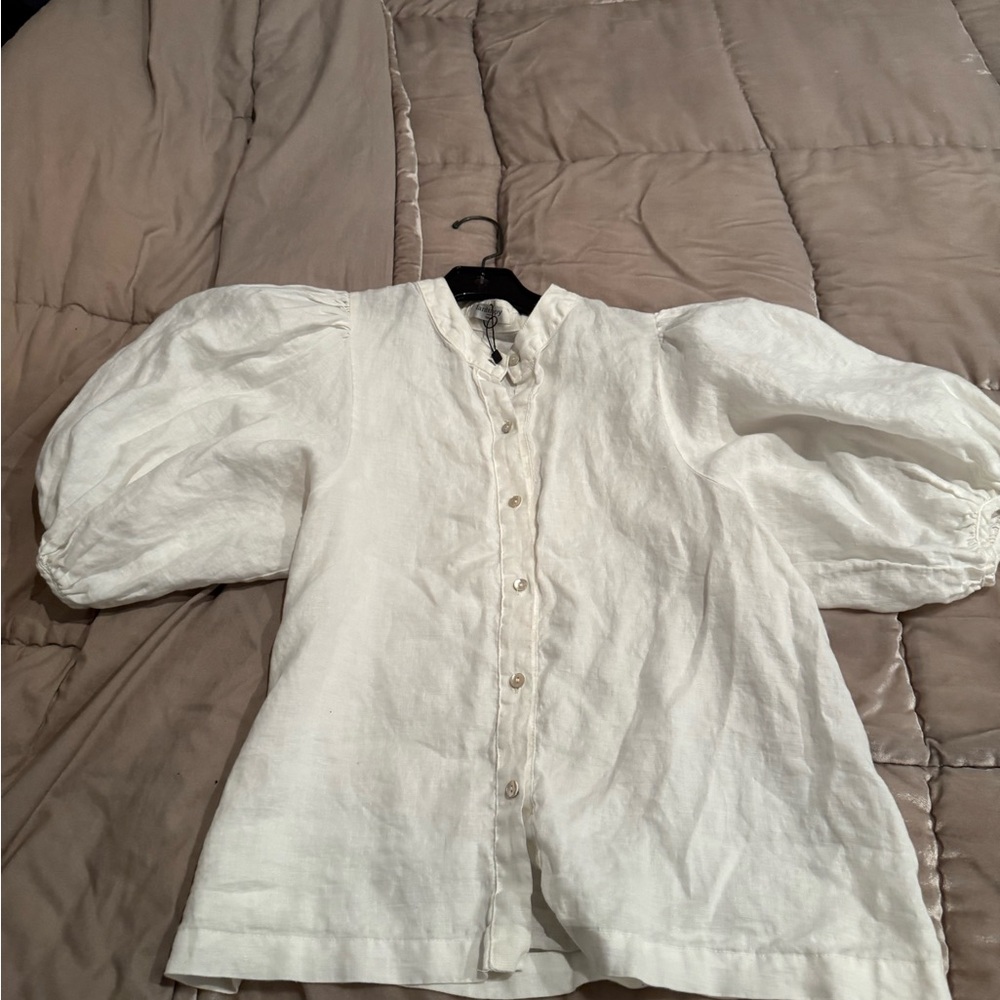 White women’s puffy sleeve linen blouse